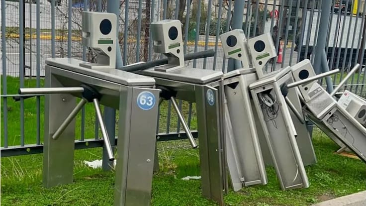 Parque Estadio Nacional se defiende tras denuncia por torniquetes tirados y vandalizados: esta fue la explicación
