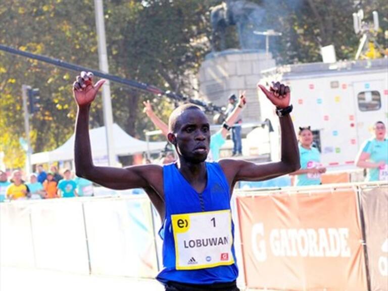 Keniata Lobuwan ganó Maratón de Santiago con nuevo récord