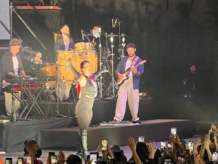 ¡Saltó hasta la cuerda! Nathy Peluso se lució con impactante y energético show en Chile