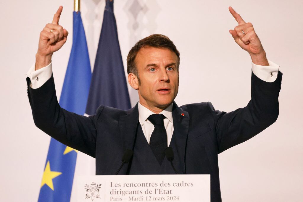 El presidente de Francia, Emmanuel Macron, habla ante la prensa luego de una cita de su gobierno en la ciudad de París.
