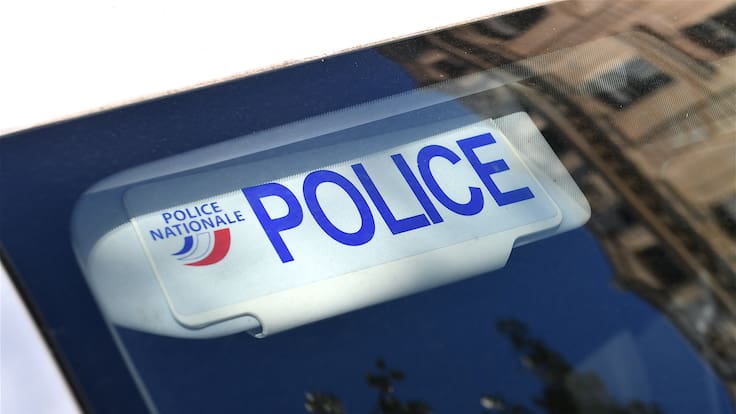 Tragedia familiar: madre muere tras caer desde un piso 13 junto a tres de sus hijos en Francia