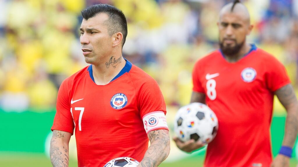Arturo Vidal y Gary Medel apuntan a su futuro en el mercado de fichajes lejos de Chile