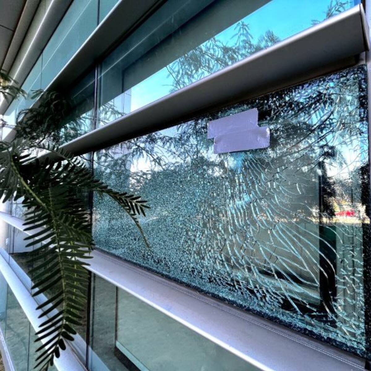 Preocupación en el hospital de Calama: balacera termina con dos tiros incrustados en vidrios de la sala de urgencias