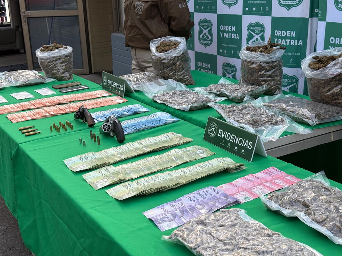OS-7 allana dos domicilios en Santiago: incautaron más de 8 kilos de droga, munición de guerra y dinero en efectivo