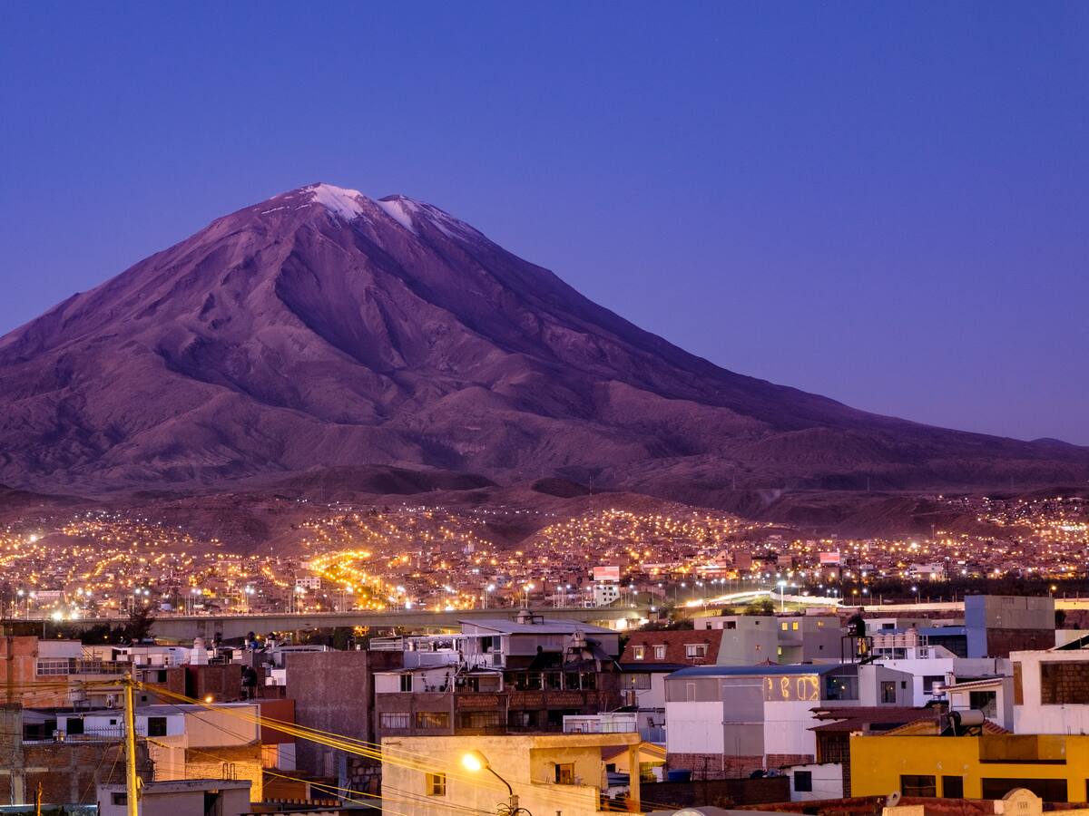 Turista chileno muere tras caer al abismo de un volcán en Perú: se precipitó 300 metros
