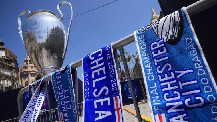PORTO, PORTUGAL - 28 MAY : A general view of an inflatable Champions League Trophy on display in Liberdade Square, Porto and scarves bearing the names of the finalists ahead of the UEFA Champions League Final between Manchester City and Chelsea at Estadio do Dragao on May 28, 2021 in Porto, Portugal. (Photo by Marc Atkins/Getty Images)