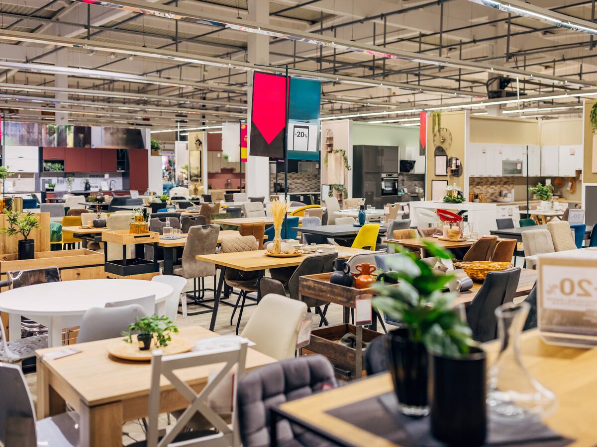 Tras 75 años de historia: famosa empresa de muebles chilena se va a la quiebra por millonarias deudas