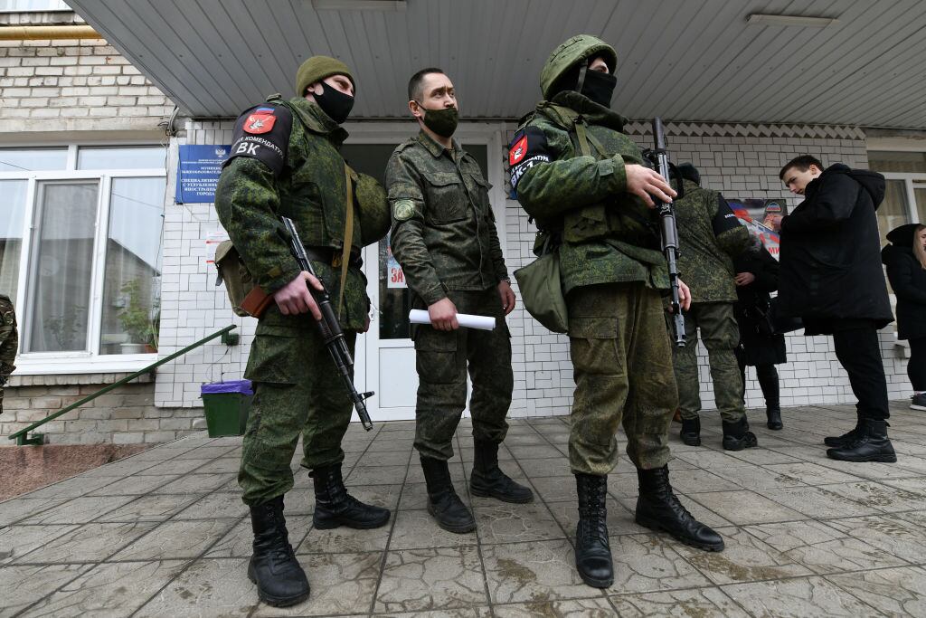Fuerzas de seguridad reclutan miembros en Donetsk