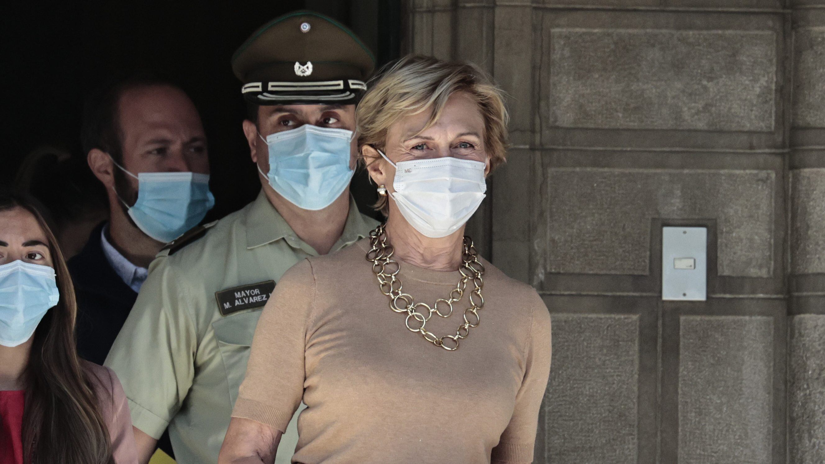 7 de abril 2022/SANTIAGO La alcaldesa de Providencia, Evelyn Matthei, junto a representantes de Sosafe, Carabineros y comunidades universitarias, presentarán oficialmente el botón de Acoso Callejero, que comenzará a operar de manera piloto en la comuna de Providencia, para denunciar este tipo de hechos en la vía pública a través de la aplicación.
FOTO: KARIN POZO/AGENCIAUNO