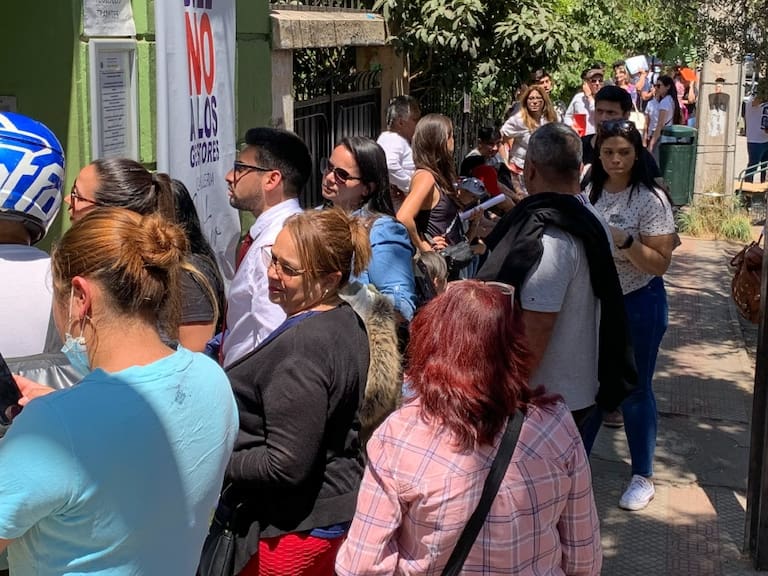 Alcaldesa Matthei y aglomeraciones en embajada de Venezuela en Chile: «Nuestros vecinos no dan más»
