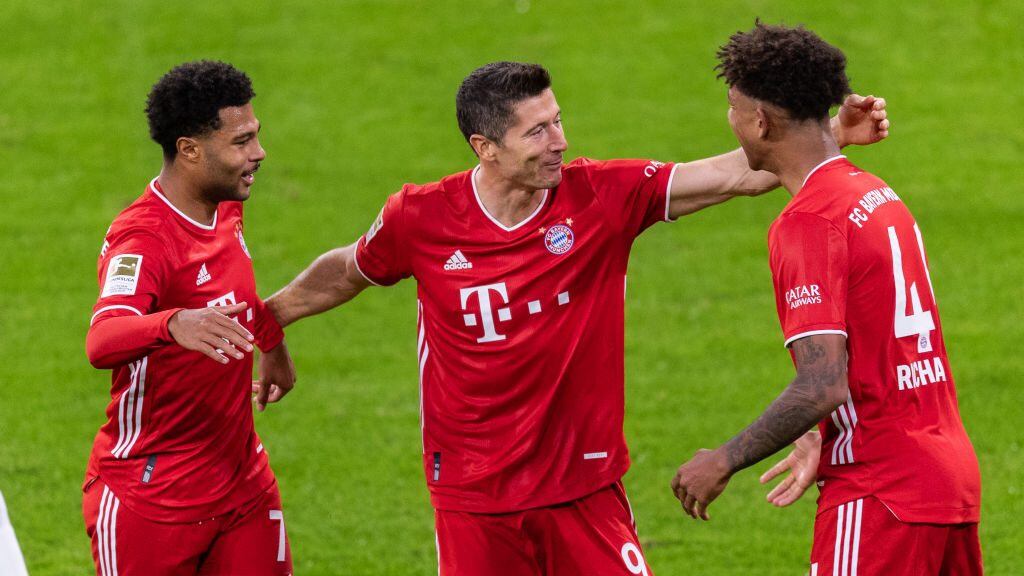 MUNICH, GERMANY - OCTOBER 04: Robert Lewandowski of FC Bayern Muenchen celebrates with teammates after scoring his team's second goal during the Bundesliga match between FC Bayern Muenchen and Hertha BSC at Allianz Arena on October 04, 2020 in Munich, Germany. (Photo by Boris Streubel/Getty Images)
