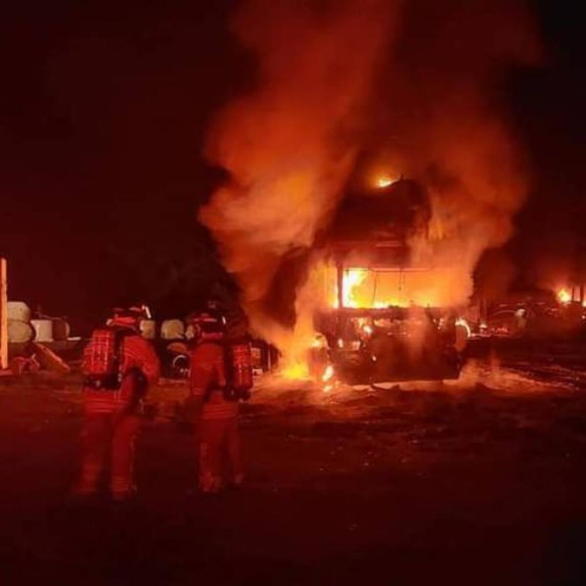 La Araucanía: ataque incendiario en Toltén deja dos camiones y varias máquinas siniestradas