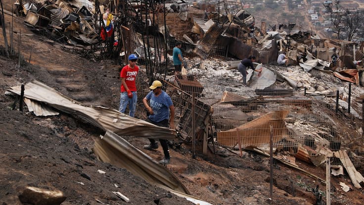 El dramático y urgente llamado de los damnificados en incendios forestales de Valparaíso: “Lo que necesitamos son baños”