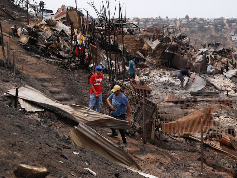 El dramático y urgente llamado de los damnificados en incendios forestales de Valparaíso: “Lo que necesitamos son baños”