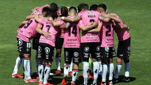Palestino oficializó tres casos de covid-19 pero en un grupo secundario del plantel