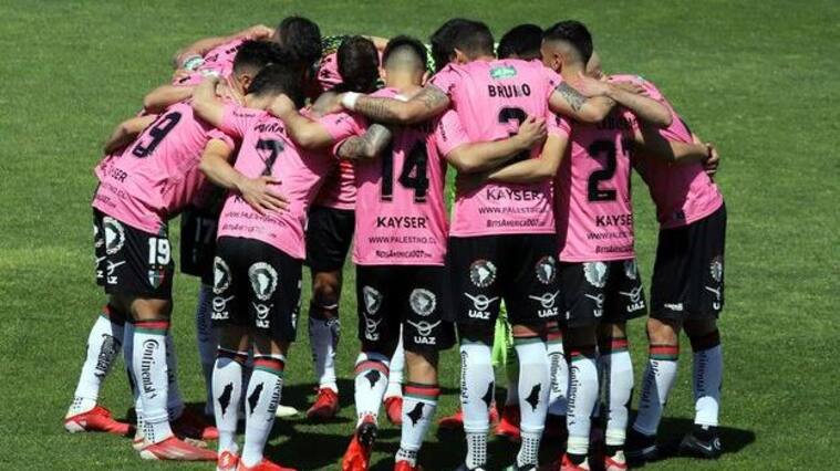 Palestino oficializó tres casos de covid-19 pero en un grupo secundario del plantel