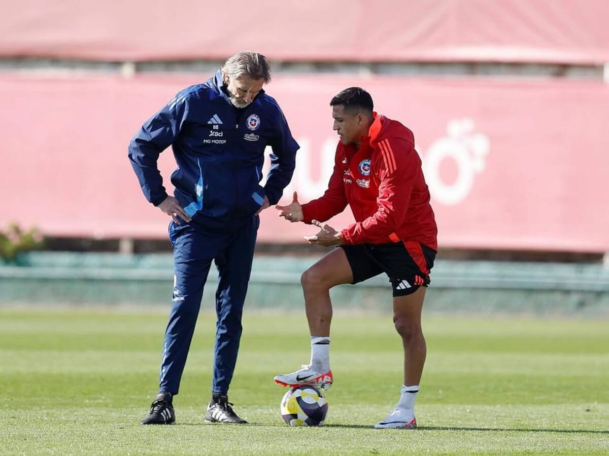 Gareca prueba una delantera inédita: la formación que prepara Chile para enfrentar a Argentina