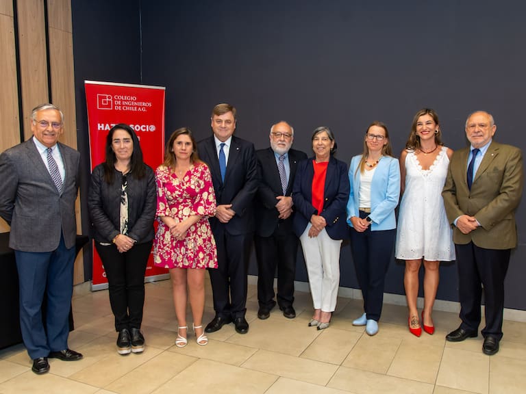 Colegio de Ingenieros de Chile reconoce a Andrea Obaid y a otras destacadas profesionales por su liderazgo y excelencia