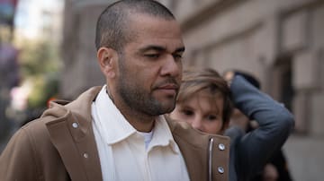 Dani Alves rompe el silencio tras salir de prisión: “El partido que tengo que jugar está en los juzgados”