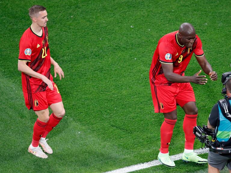 «Chris, mantente fuerte… te amo»: La emotiva dedicatoria de gol de Romelu Lukaku a Christian Eriksen