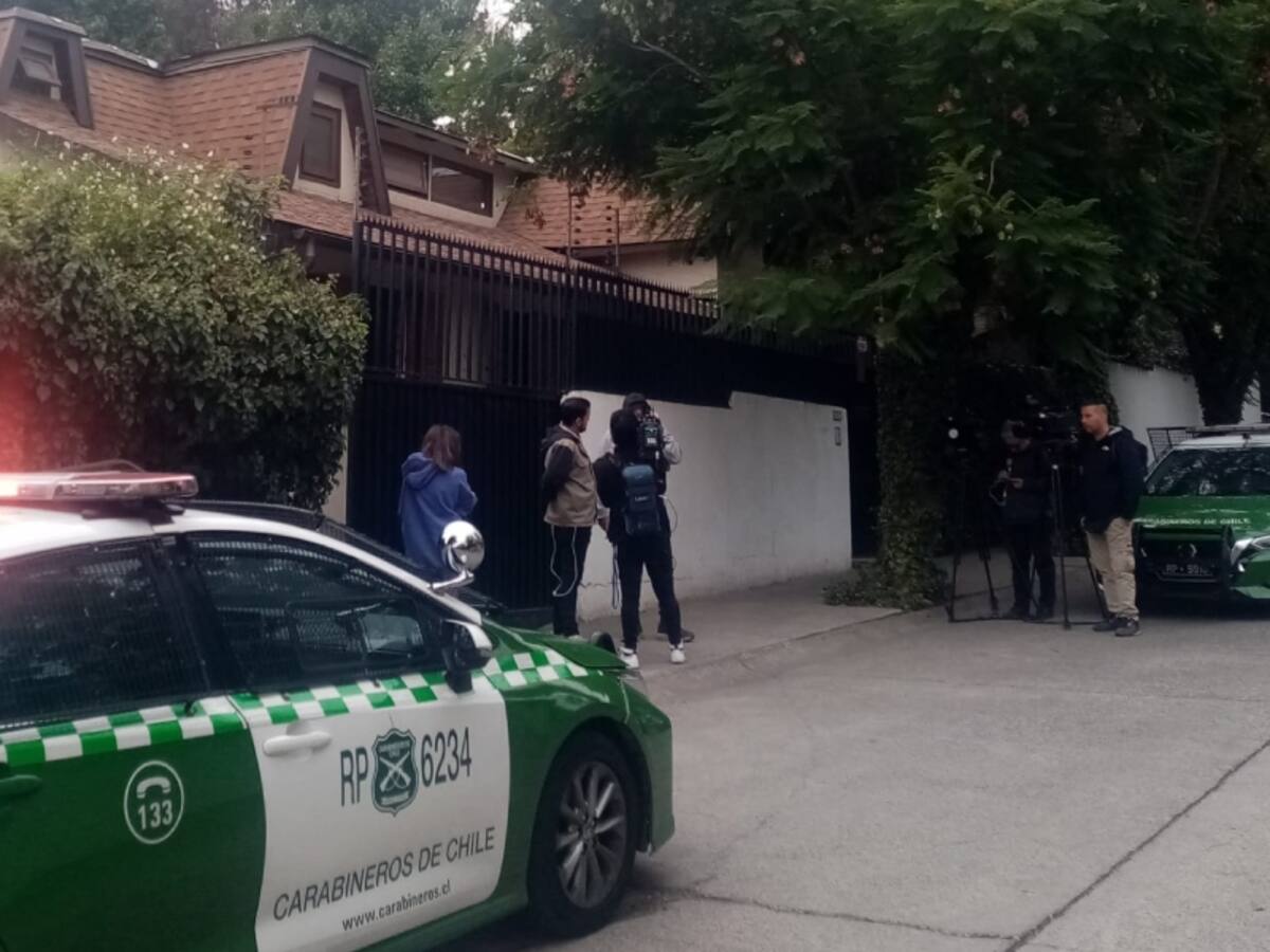 Hijos se escondieron en el techo: matrimonio sufre violento robo al interior de su casa en La Reina