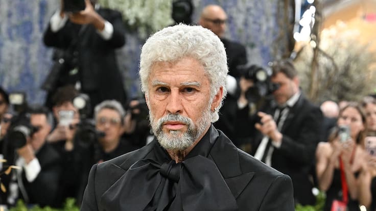 El salto en el tiempo de Bad Bunny: el cantante sorprende con look de anciano en la Met Gala 2026