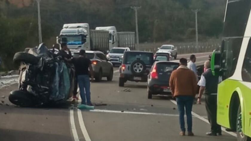 Grave accidente en Ruta Lo Orozco deja a un fallecido y tres lesionados