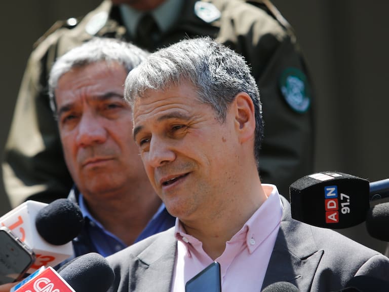 Incautan computador de ex jefe DEM en gestión de Irací Hassler: es investigado por caso por millonario déficit en Santiago