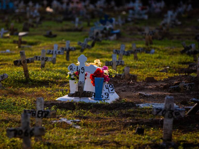 Las víctimas del coronavirus Covid-19 en un cementerio de Brasil