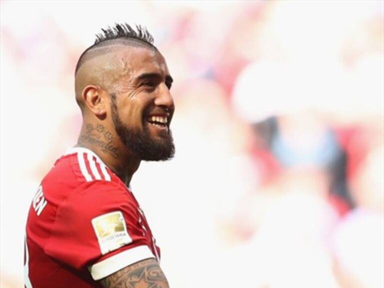 Arturo Vidal celebra la llegada de su tercer hijo