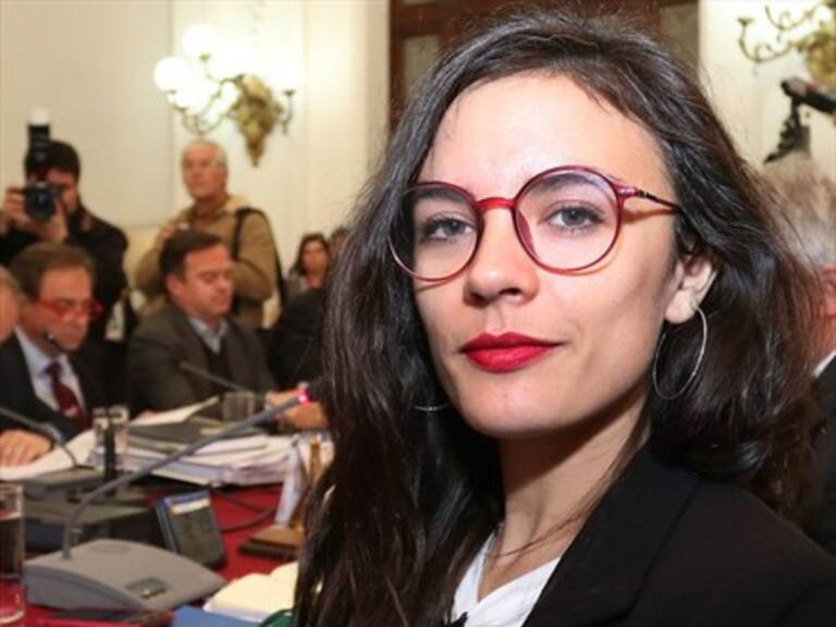 El meme con el que Camila Vallejo animó la discusión por las 40 horas en Twitter