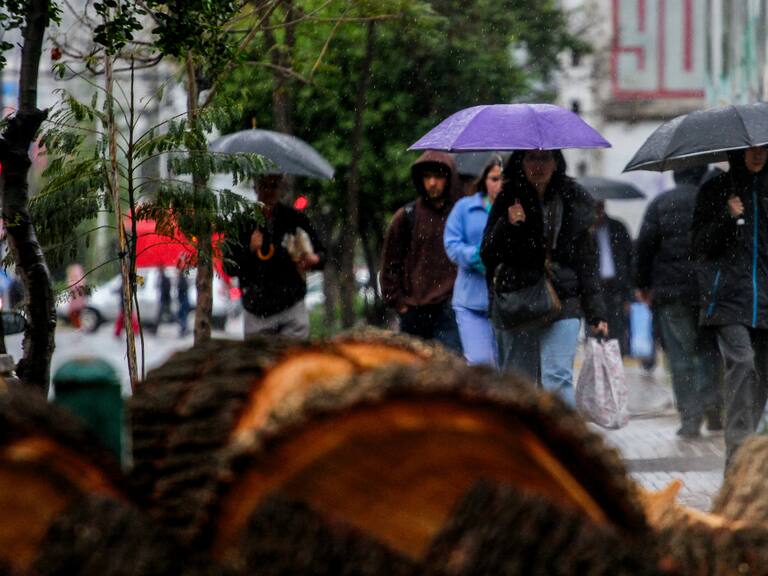 Lluvia en Santiago: Meteorólogo Iván Torres revela en qué sectores podría precipitar el fin de semana