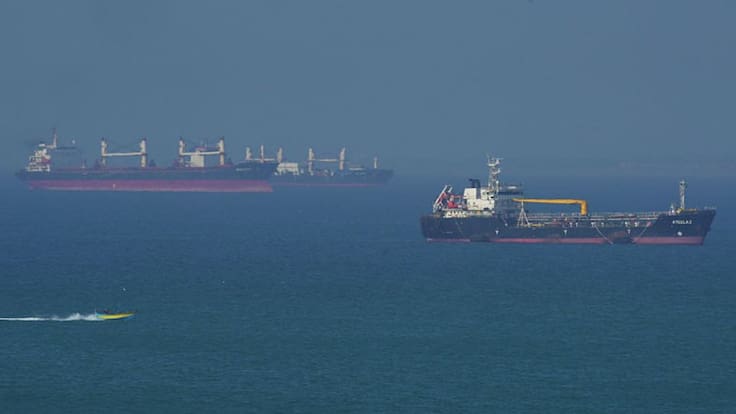 Tensión máxima en Ormuz: Estados Unidos e Irán intercambian fuego pese al alto el fuego