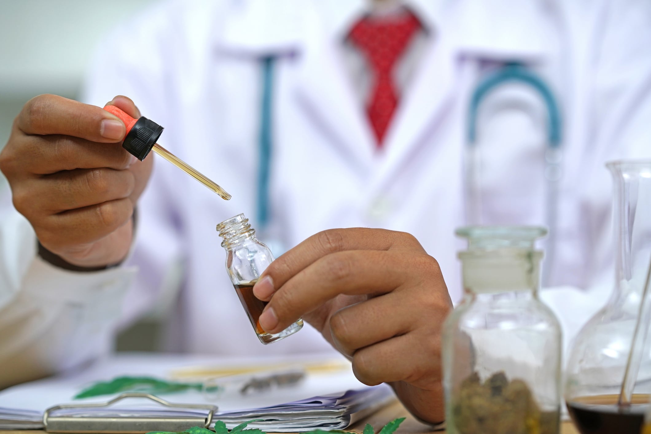 Dimetiltriptamina: la peligrosa droga que fabricaba el estudiante de bioquímica chileno que fue detenido