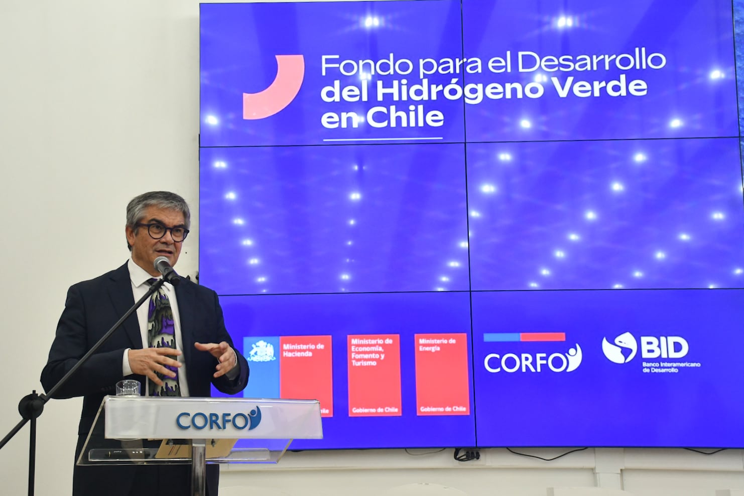 19 de junio del 2023 / SANTIAGO Ministro de Hacienda, Mario Marcel.
Ministros y vicepresidencia de CORFO presentan un Fondo de inversión para el desarrollo del Hidrógeno Verde y sus derivados en Chile. En este marco, se oficializa un préstamo que contribuye a este fondo del Banco Interamericano de Desarrollo (BID).
VICTOR HUENANTE / AGENCIAUNO