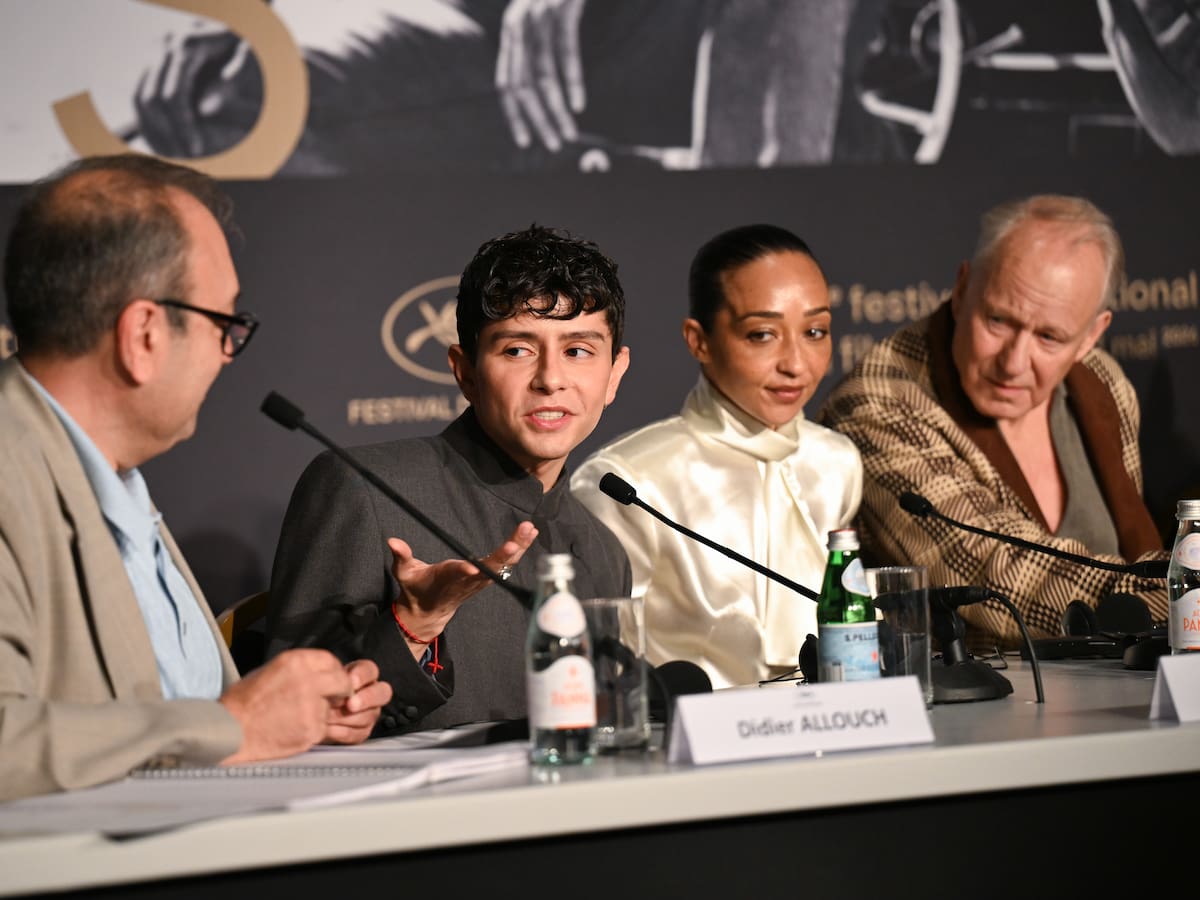 Mejilla con mejilla con Demi Moore: chileno Diego Céspedes cierra histórico paso por Cannes 2026 con celebrada foto