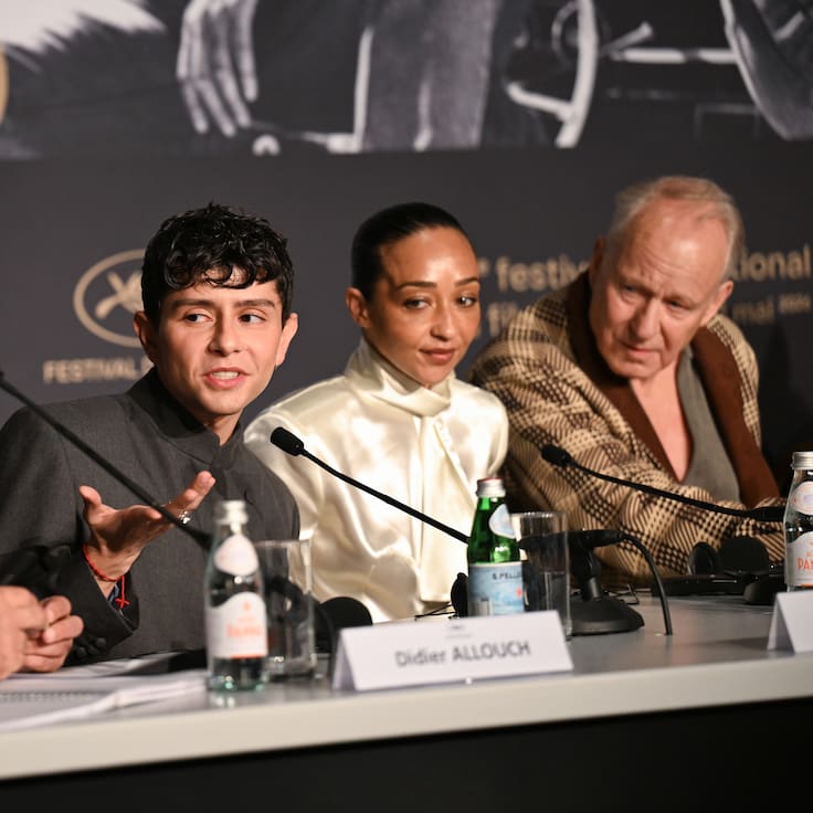 Mejilla con mejilla con Demi Moore: chileno Diego Céspedes cierra histórico paso por Cannes 2026 con celebrada foto