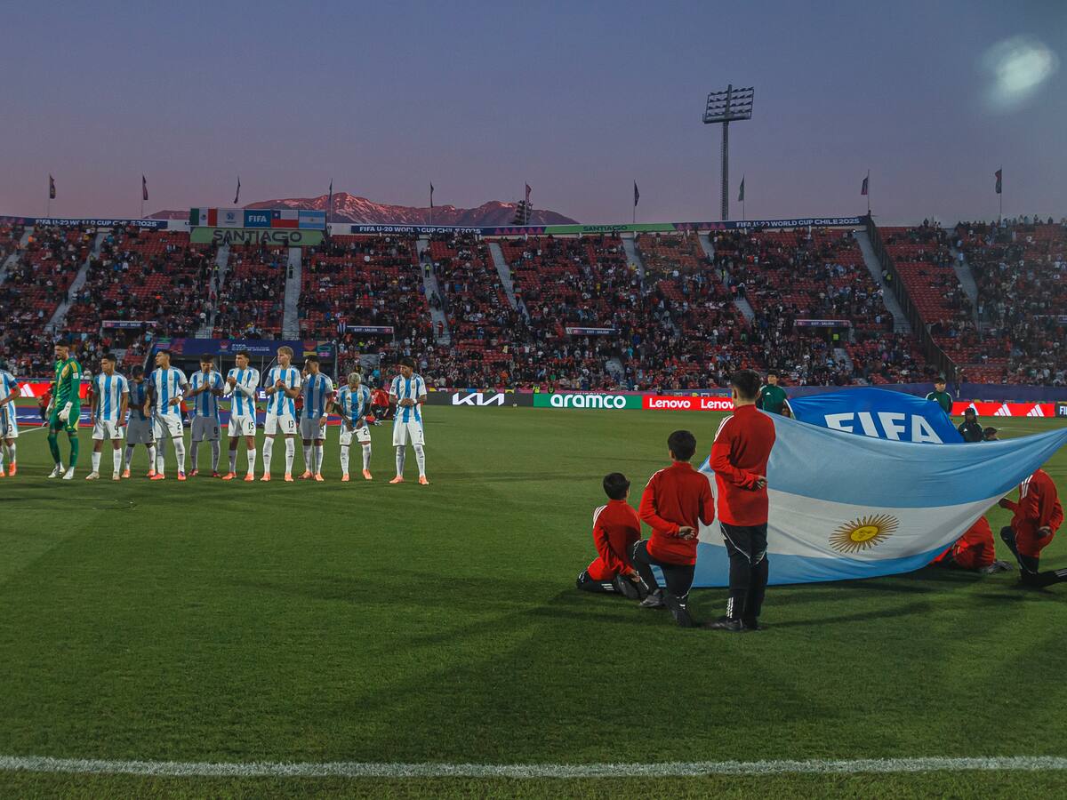 FIFA amenaza a hinchas chilenos por cánticos xenófobos contra Argentina en el Mundial Sub 20