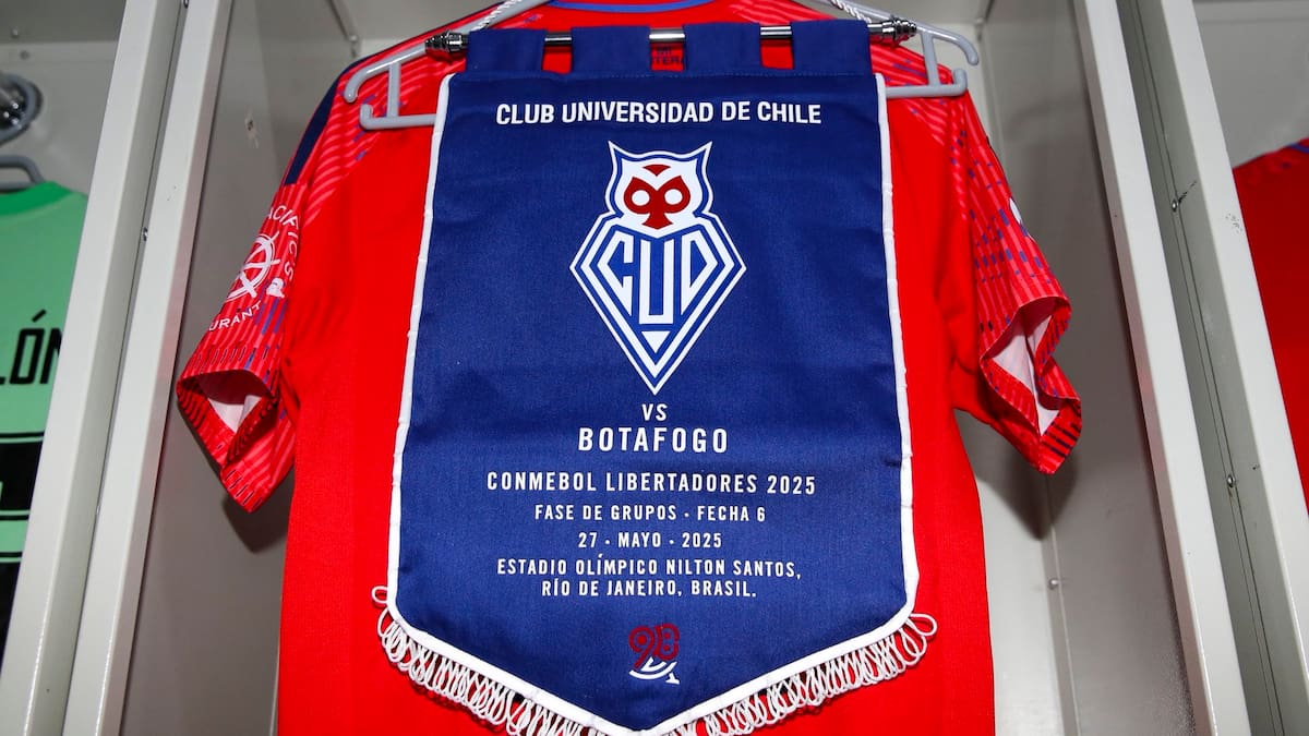 Representantes de la Universidad de Chile en Azul Azul abordan el informe jurídico por el uso de los símbolos en el club