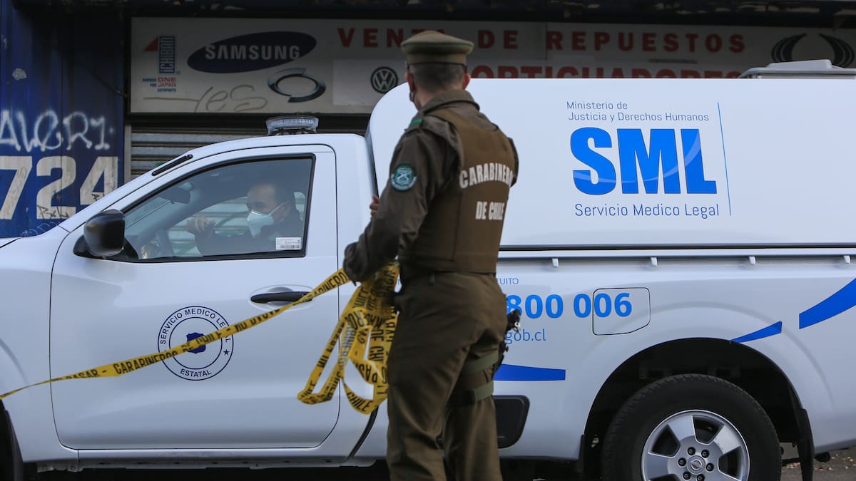 Pareja de adultos mayores son encontrados sin vida al interior de vivienda en Valparaíso: se presume femicidio seguido de suicidio