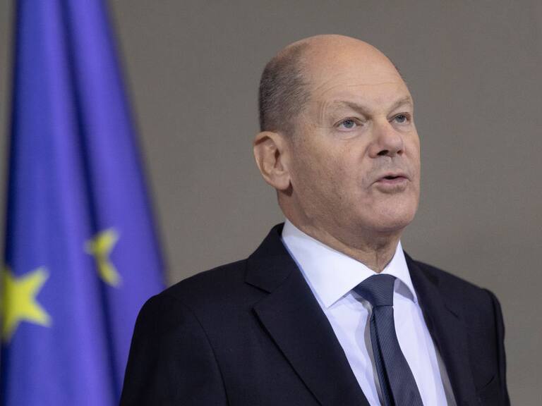 El canciller de Alemania, Olaf Scholz, ante la prensa en Berlín al recibir al primer ministro francés Gabriel Attal.