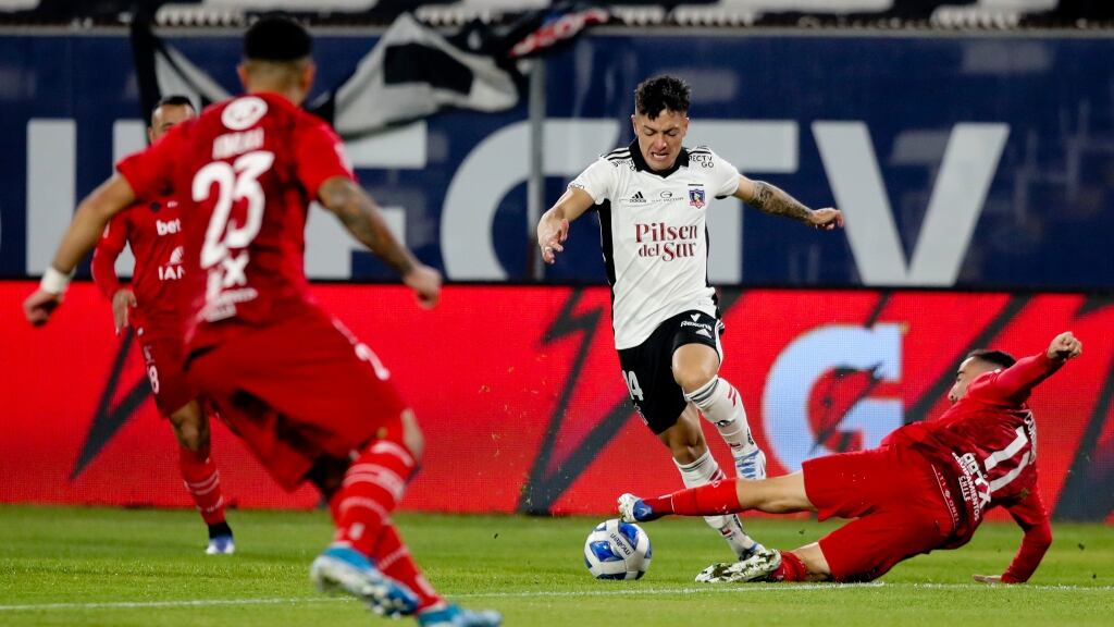 Cristián Zavala recibe oferta desde Argentina pero seguirá en Colo Colo