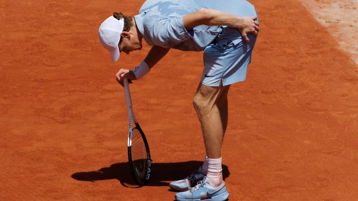 “No recuerdo la última vez que me sentí tan débil”: la explicación de Sinner ante su temprana eliminación en Roland Garros
