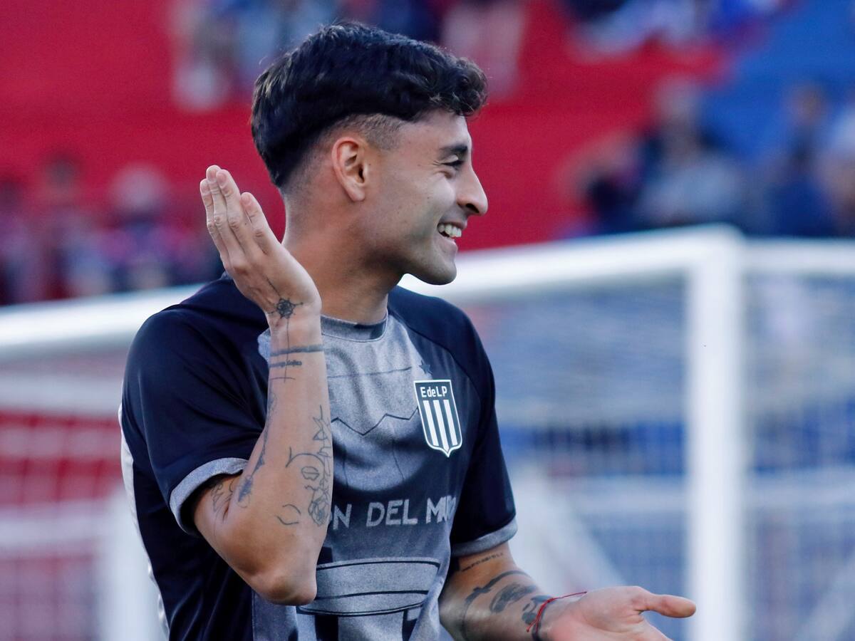 “Muy feliz de estar acá”: Javier Altamirano arribó a Chile para firmar por la U