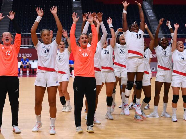 Equipo femenino de balonmano de Francia festeja su oro olímpico