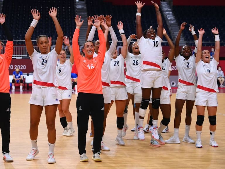 Equipo femenino de balonmano de Francia festeja su oro olímpico