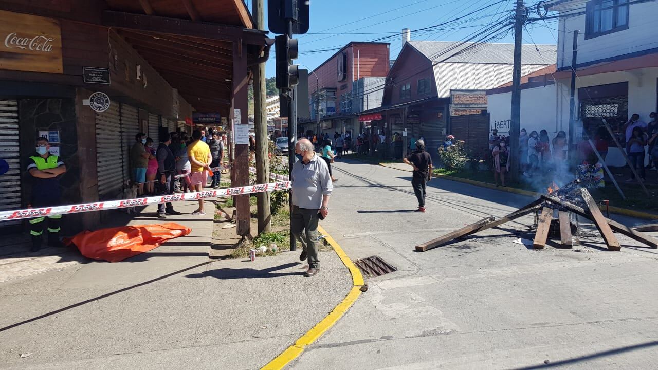 05 DE FEBRERO DE 2021 / PANGUIPULLICarabinero da muerte con varios tiros a joven malabarista tras un enfrentamiento ocurrido en el centro de la ciudad tras un control de identidad.
FOTO: AGENCIAUNO