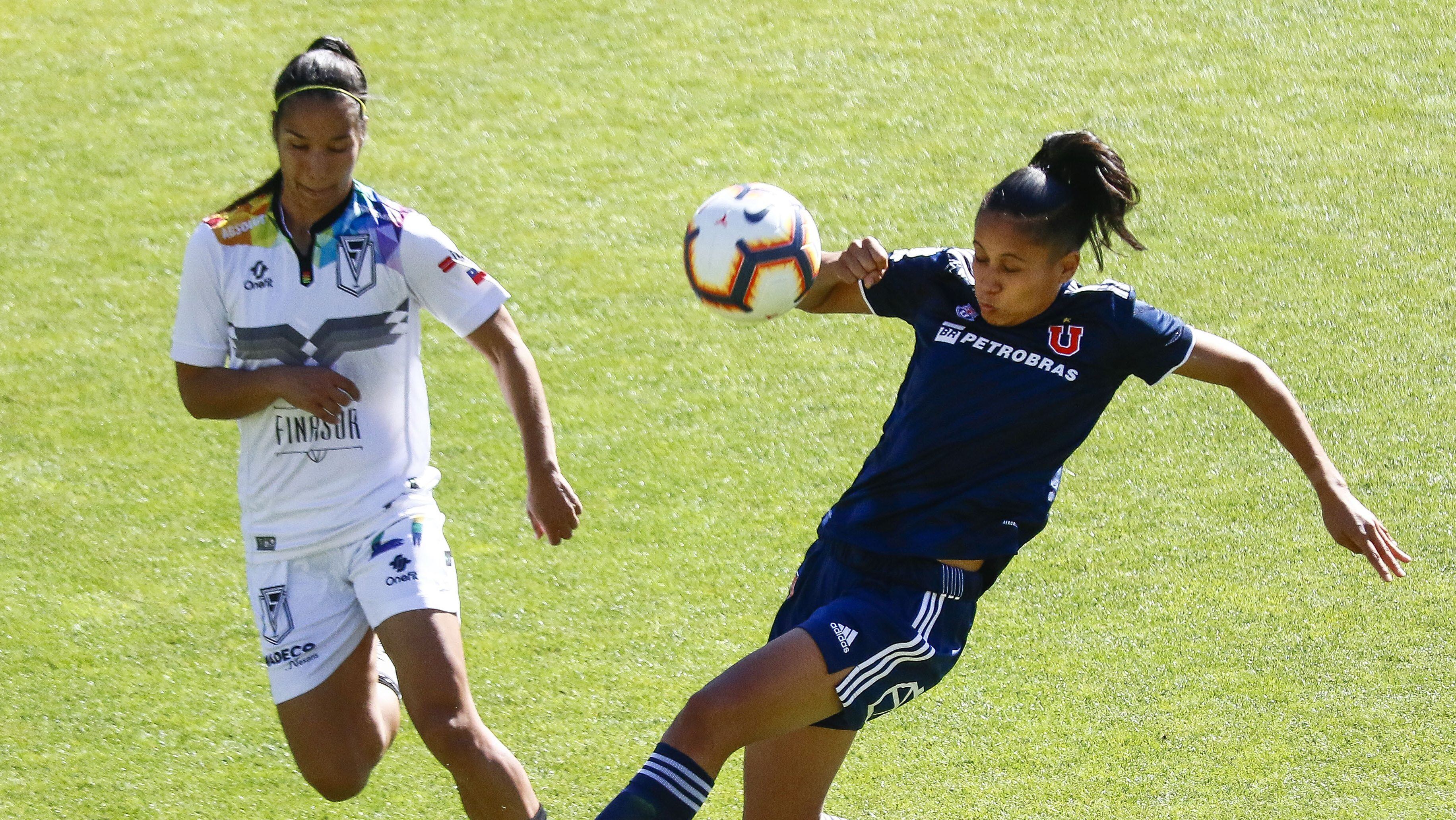 20 DE DICIEMBRE DE 2020/VIÑA DEL MARFernanda Pinilla (d), durante el partido valido por el Campeonato Femenino de Primera 2020, entre Santiago Morning y Universidad de Chile, disputado en el Estadio Sausalito.
FOTO: LEONARDO RUBILAR CHANDIA/AGENCIAUNO