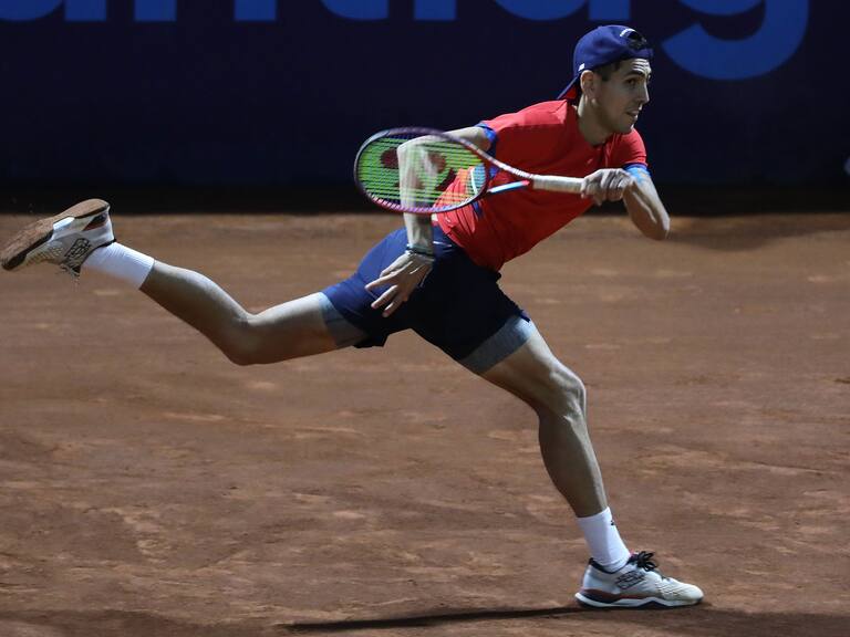 Alejandro Tabilo sorprende al vencer a un ex top 25 del mundo para instalarse en los cuartos de final de Auckland