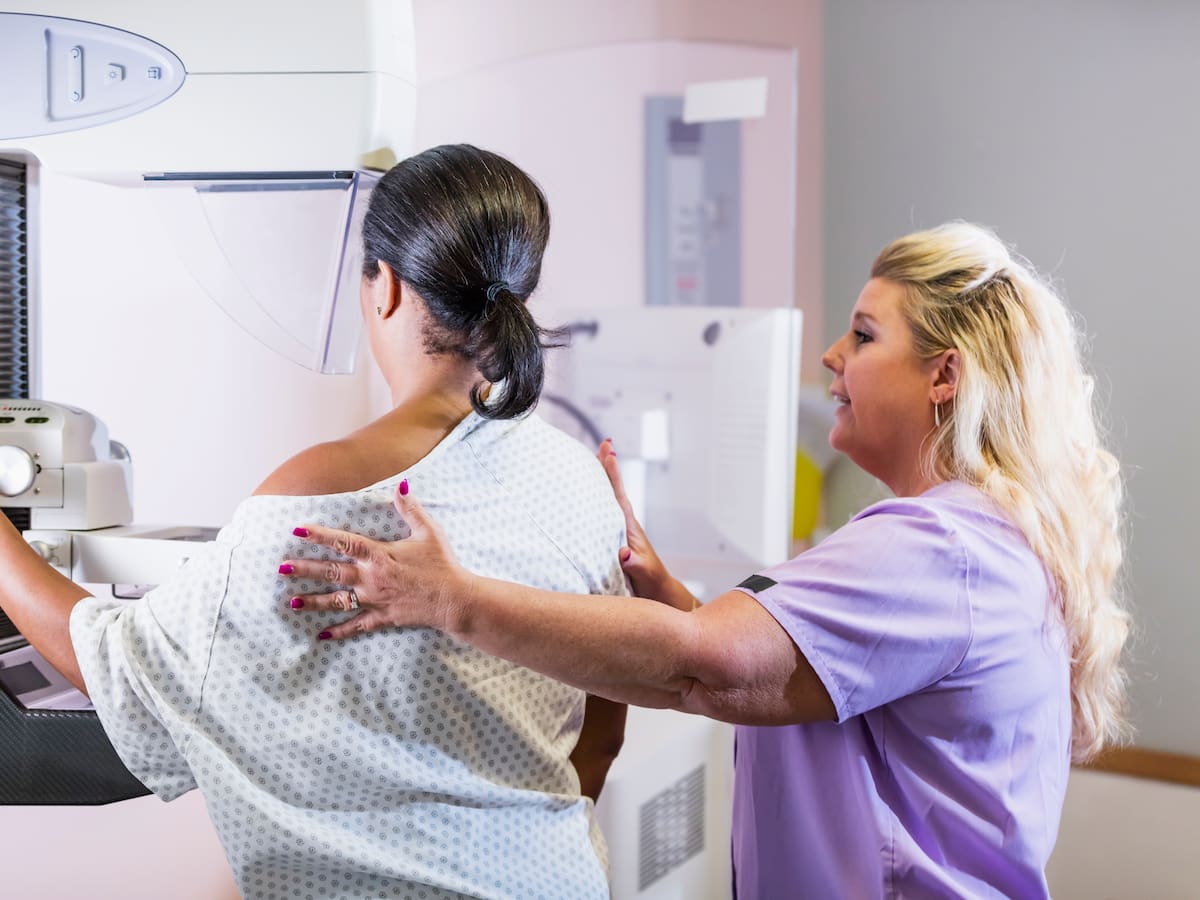 4 de cada 10 mujeres en Chile tienen su mamografía al día: expertos advierten que la cifra es preocupante